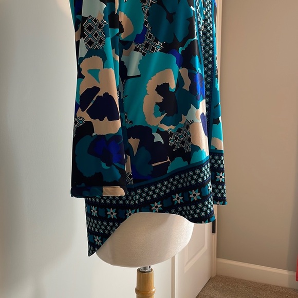 Dana Buchman Women’s blouse, L, light Flowy, good for back to office - Picture 2 of 6